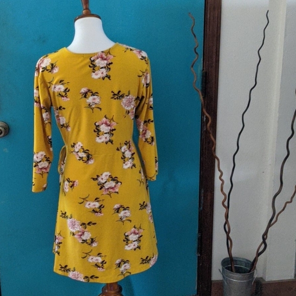 Faux wrap mini dress - Picture 6 of 6